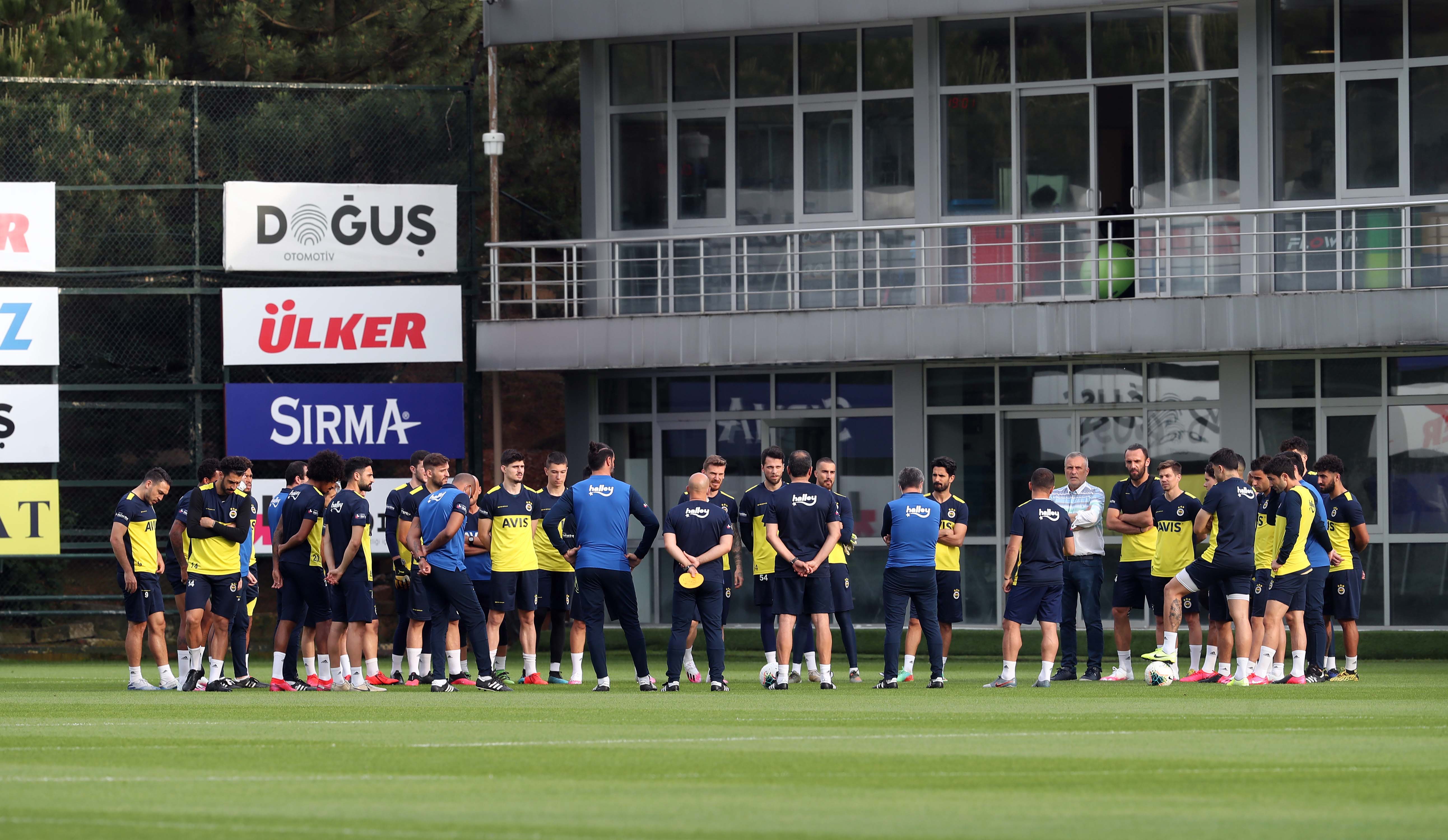 Fenerbahçe kampa girdi