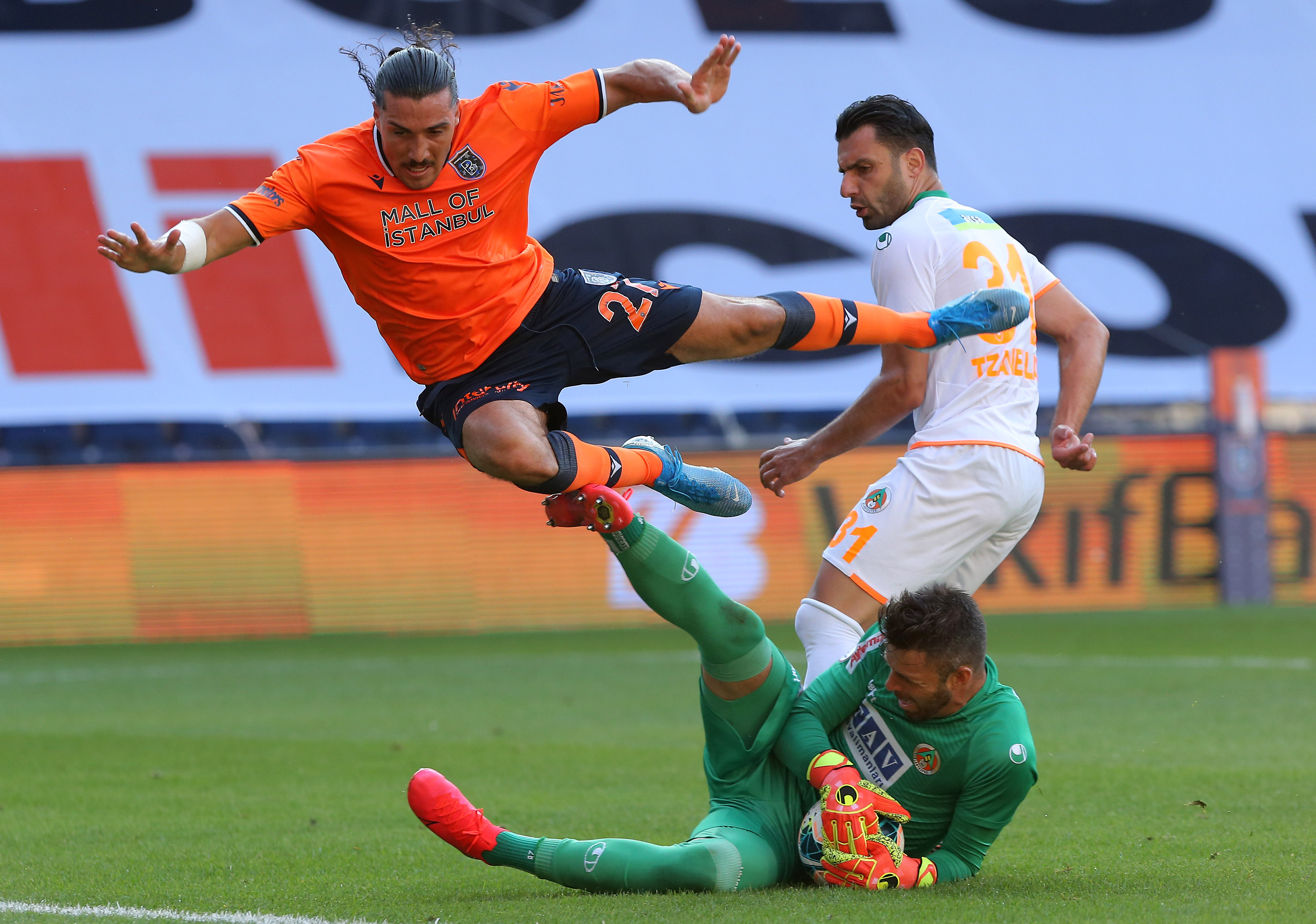 Başakşehir Kayıpsız Geçti 2-0