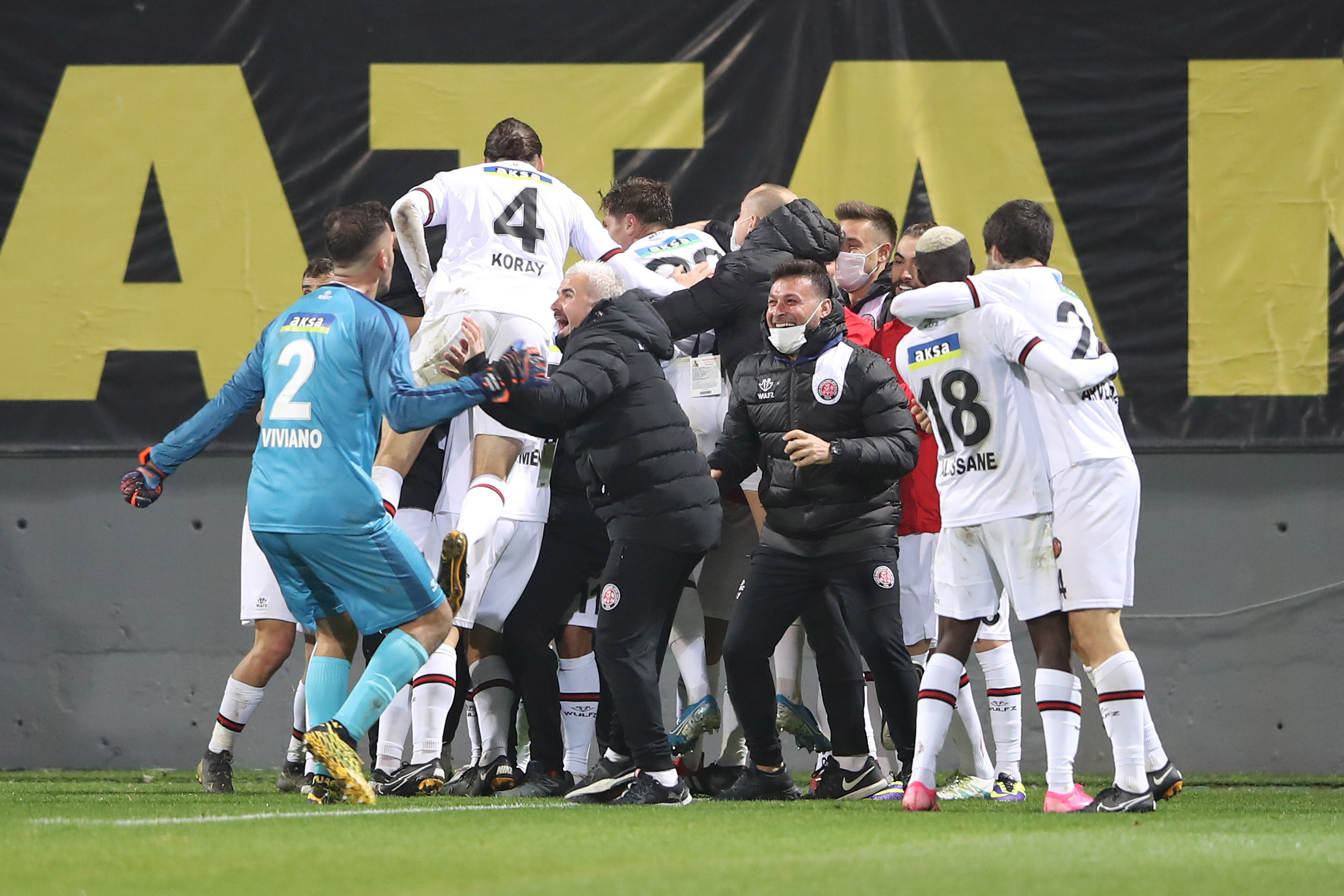 haftanın açılış maçı nefesleri kesti 2-1