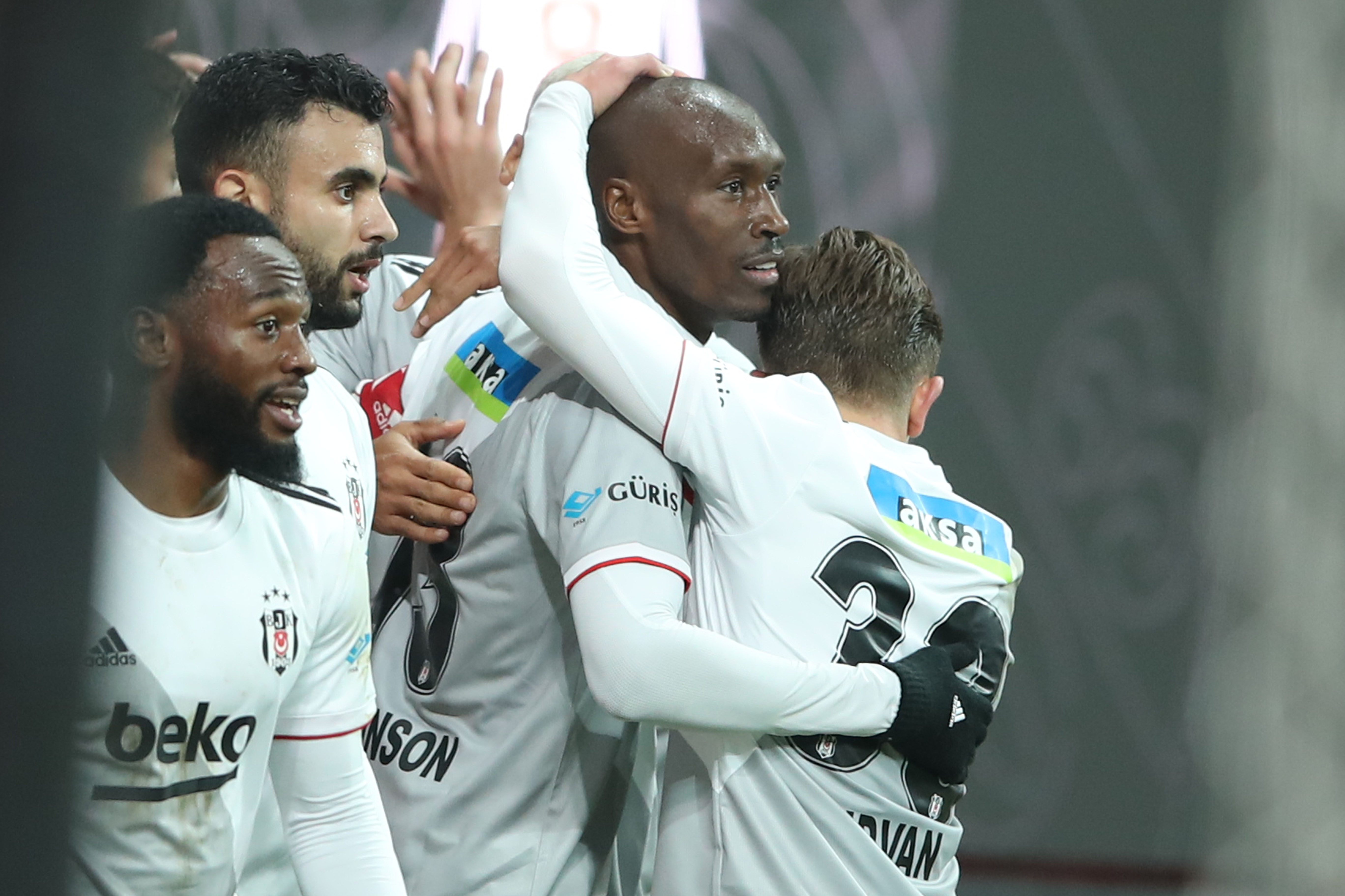 Beşiktaş kazanmaya devam etti. 3-0