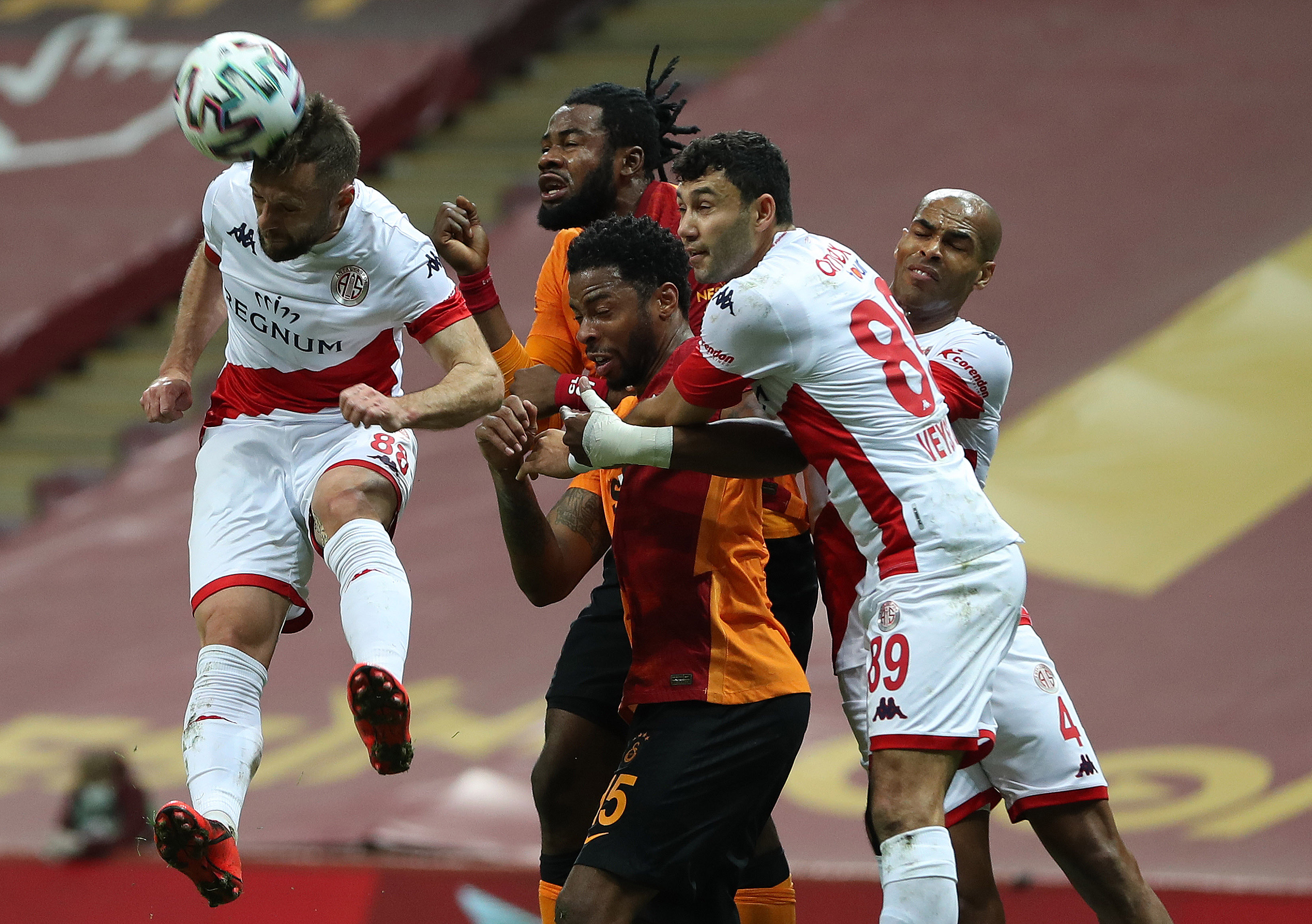 Galatasaray’a Antalya Sürprizi 0-0