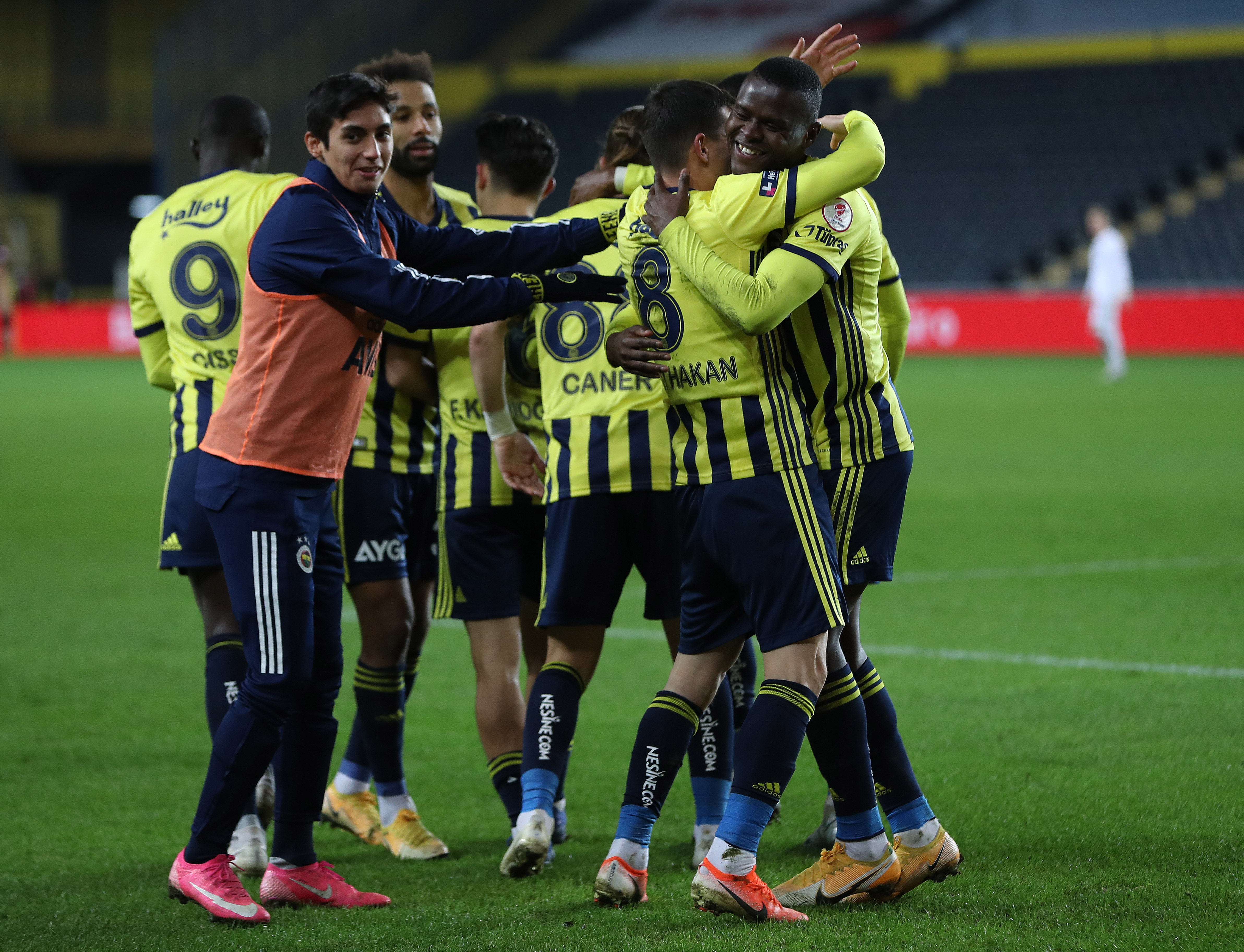 Fenerbahçe zorda olsa turu geçti  1-0