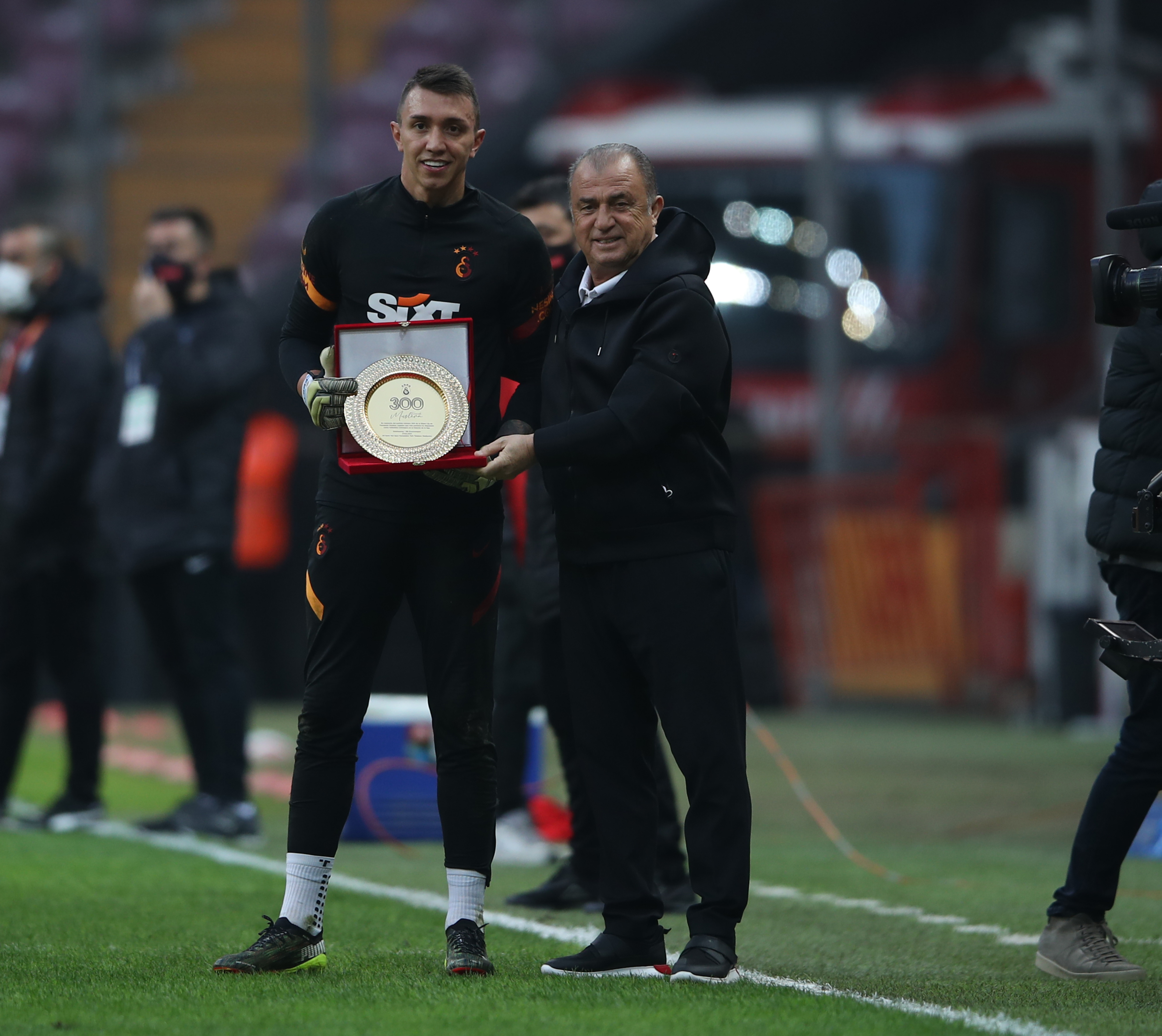 Muslera 300’üncü maçına çıktı