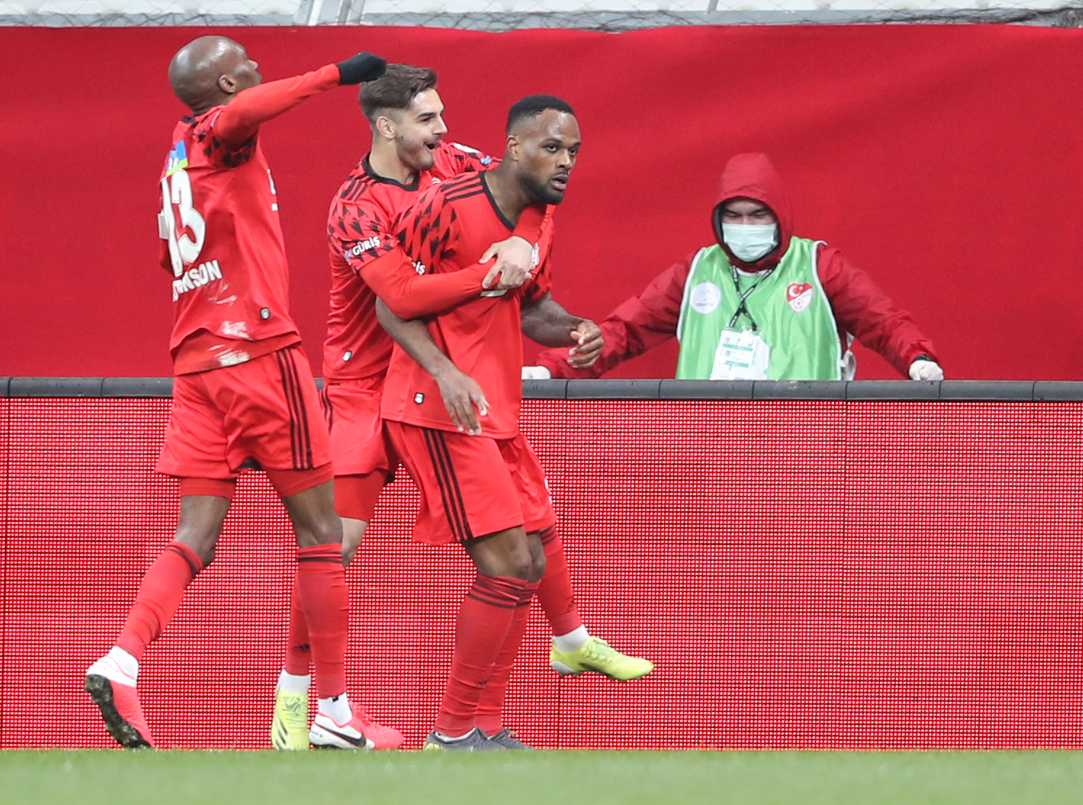 Beşiktaş Uzatma’da Finalde. 3-2