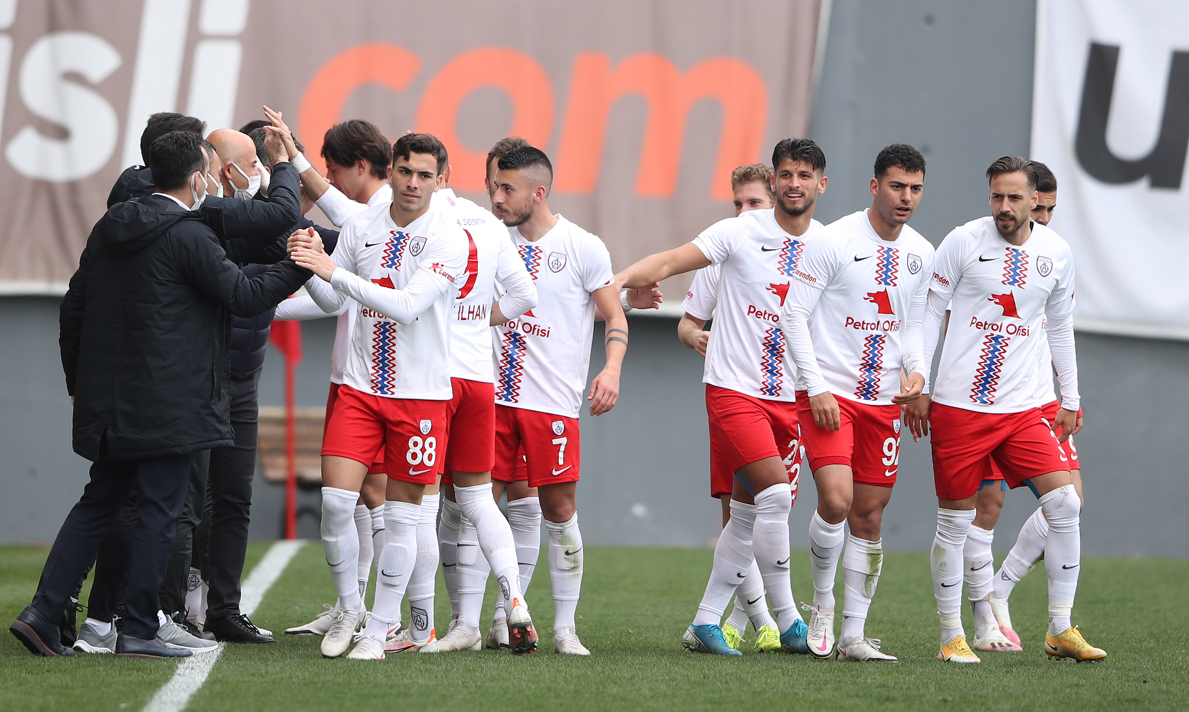 İstanbulspor kan kaybetmeye devam etti  1-2