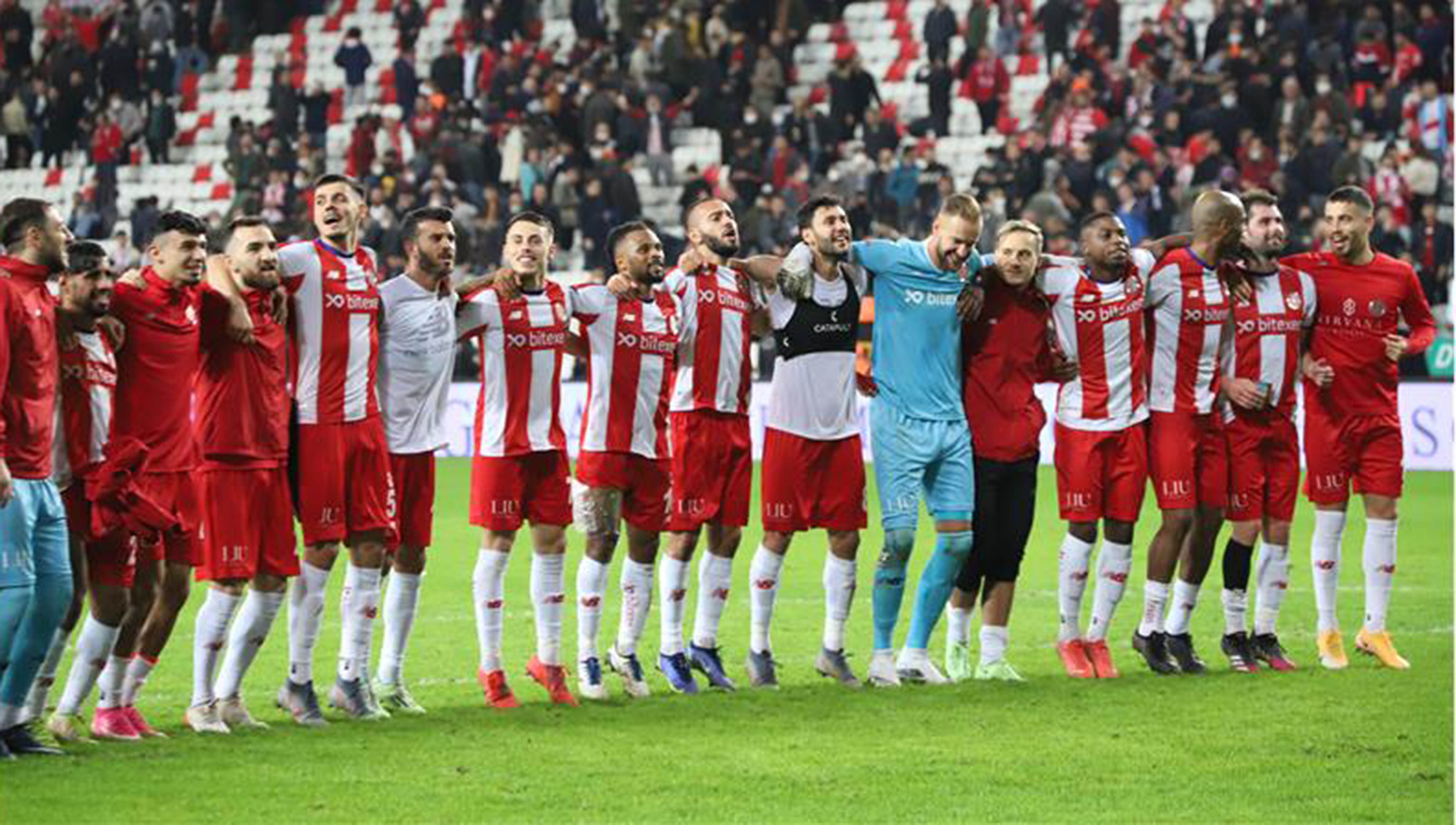 Lider’e Antalya Engeli 2-1