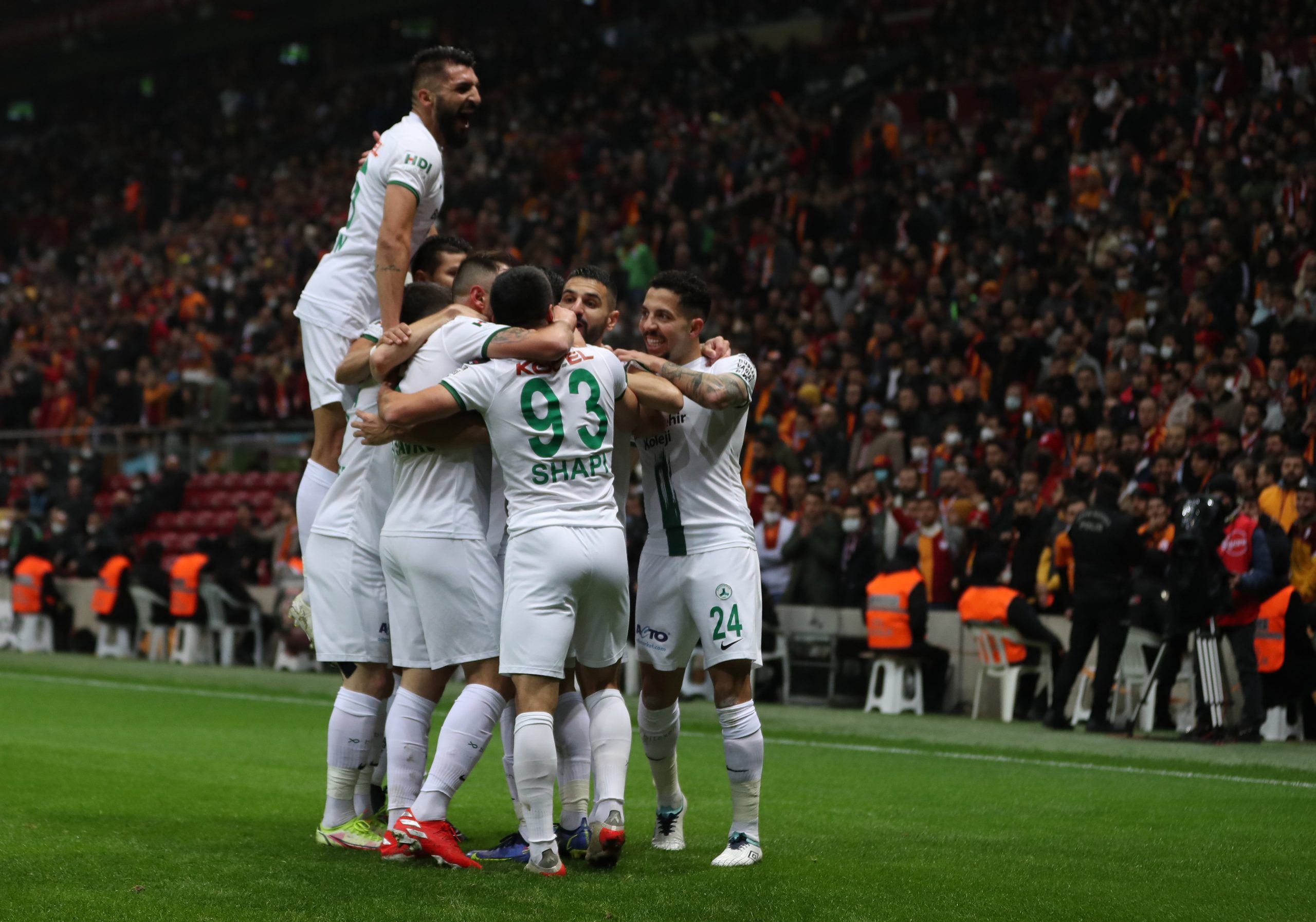 Galatasaray,ikinci yarıya da kötü başladı 0-1