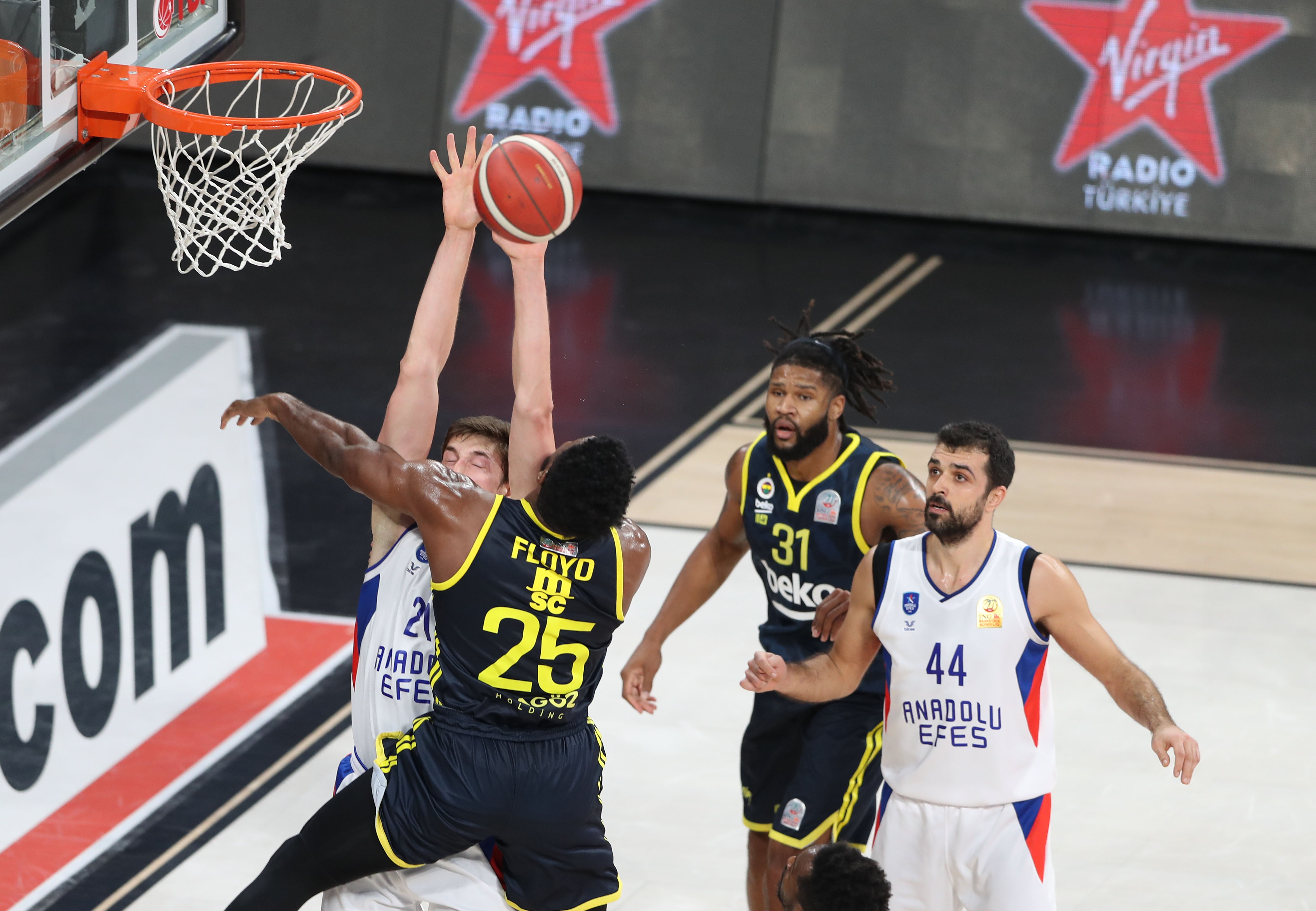 Anadolu Efes 91 Fenerbahçe 71