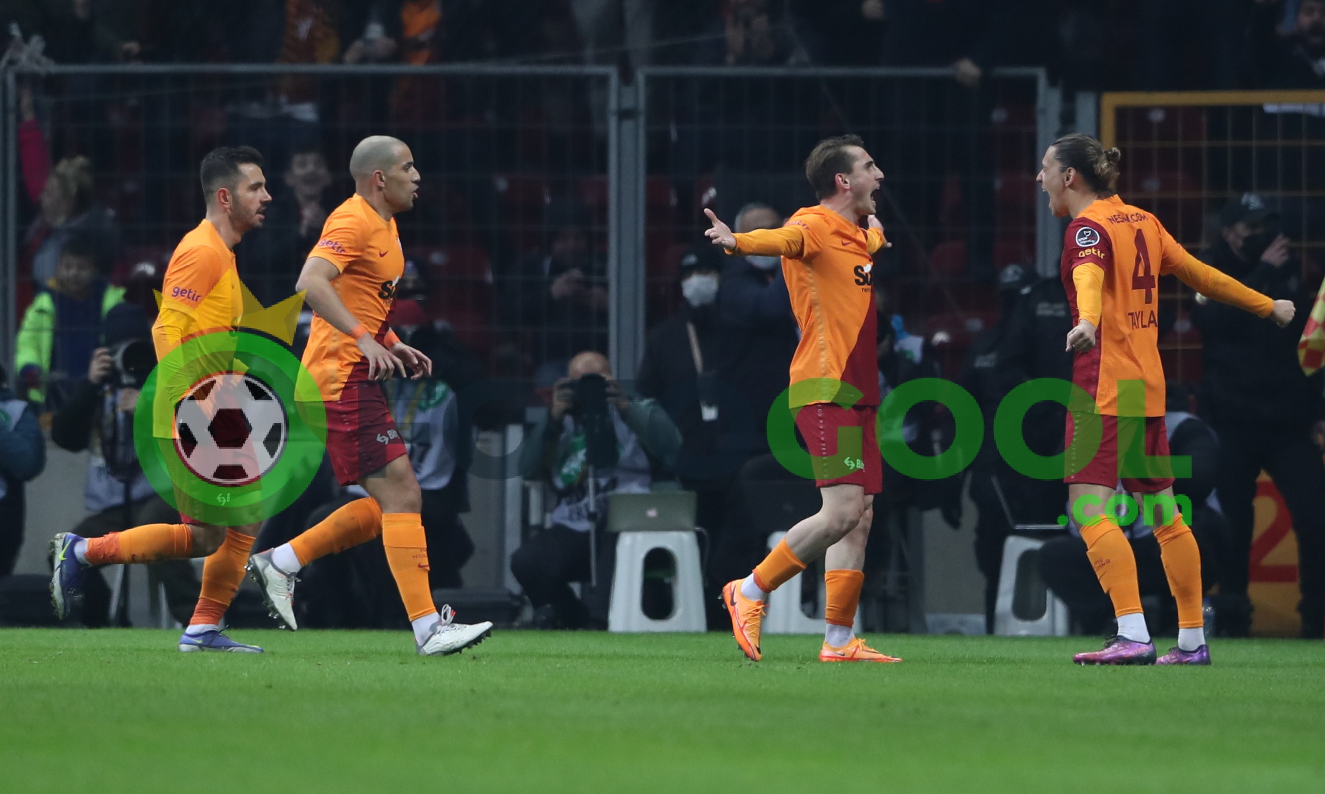 Galatasaray ilk yarıda bitirdi 2-1