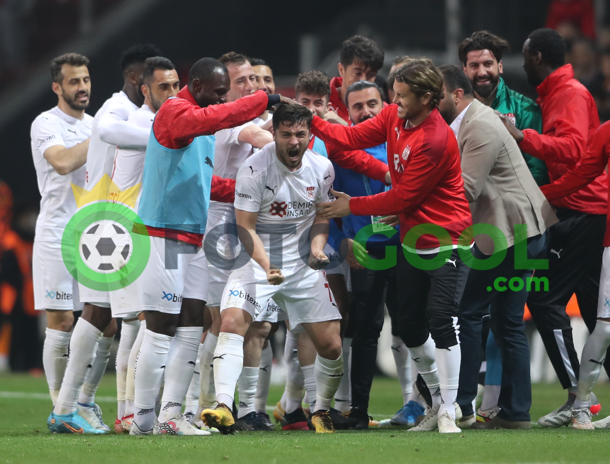 Galatasaray attı,  Sivasspor bırakmadı 2-3