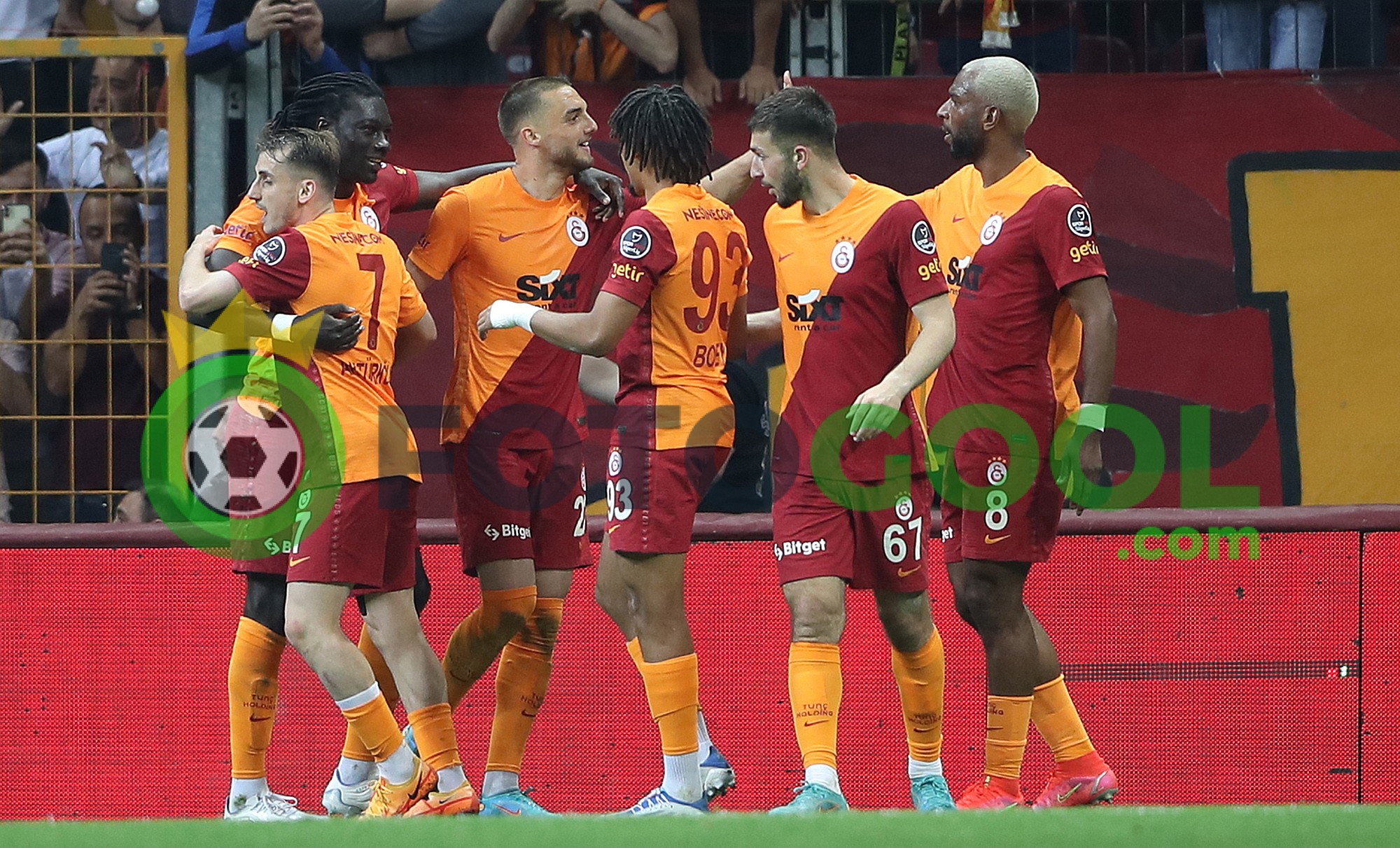 Galatasaray taraftarı ile çoştu  3-2