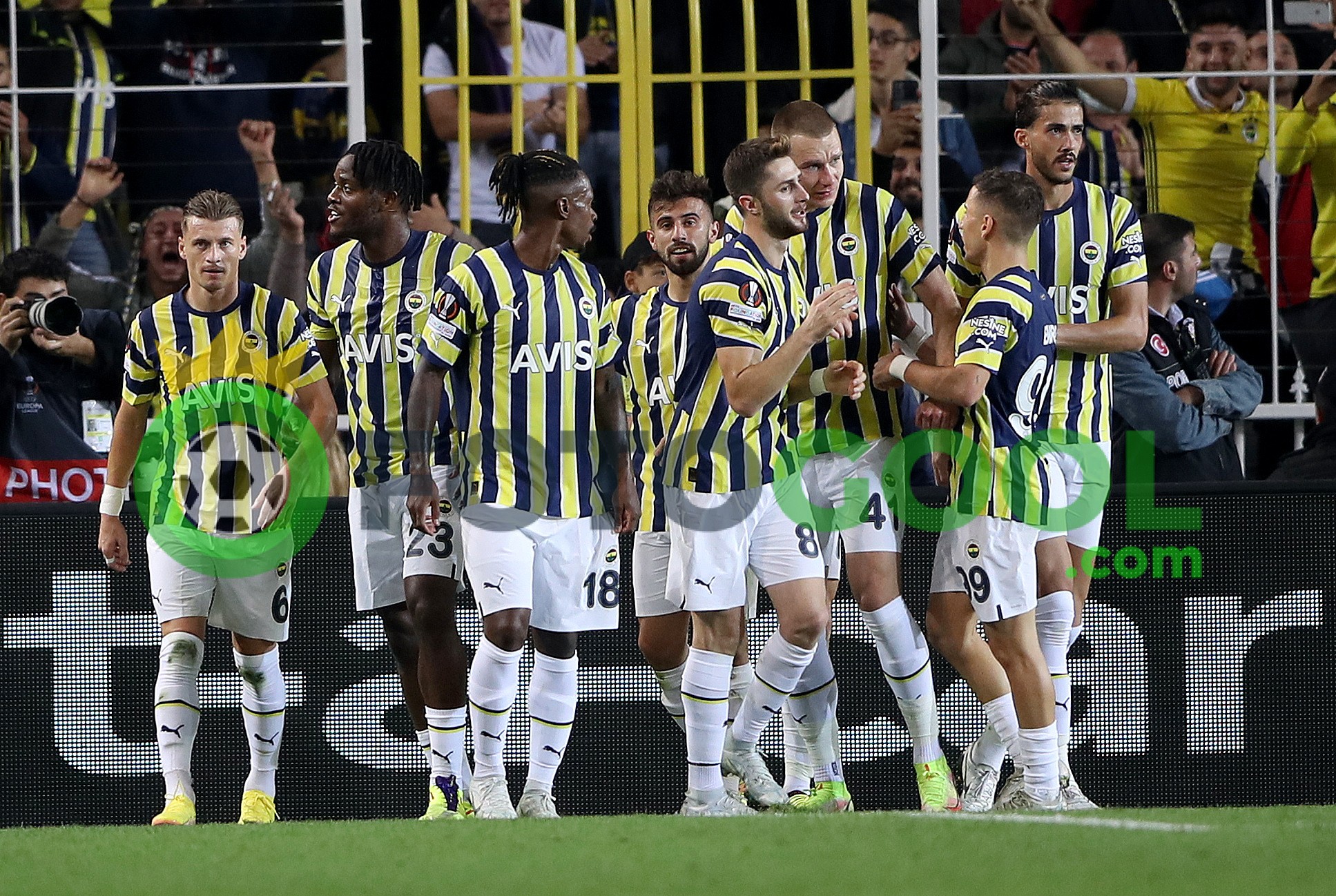 Fenerbahçe yoluda devam ediyor. 2-0