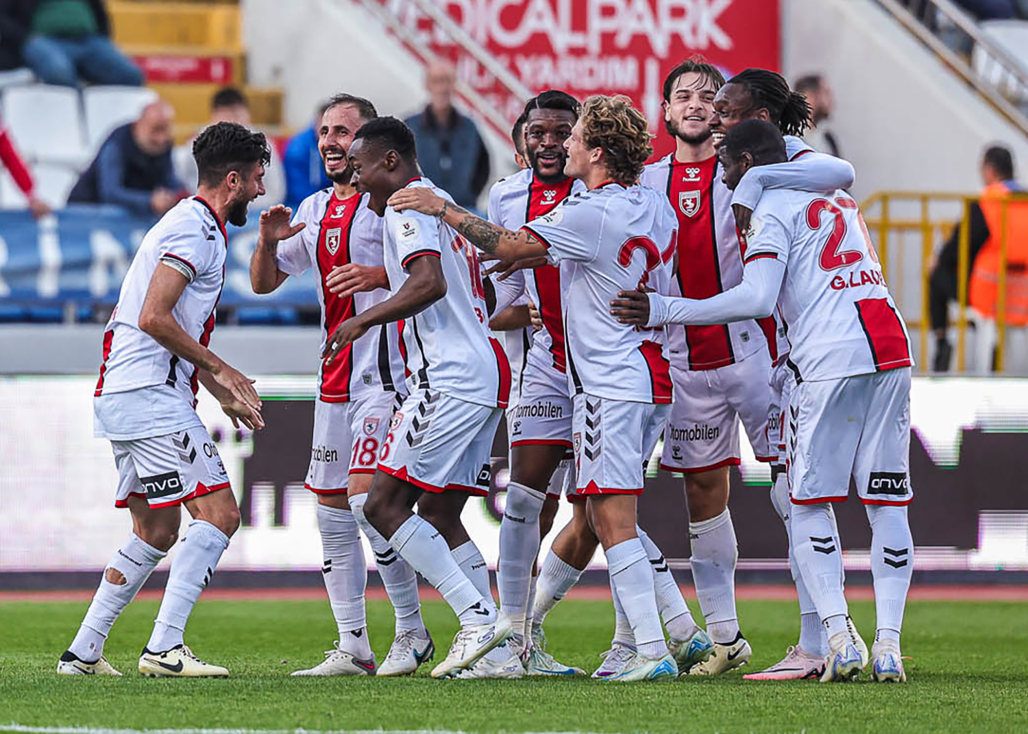 Samsunspor ikinci yarıda çoştu. 1-4