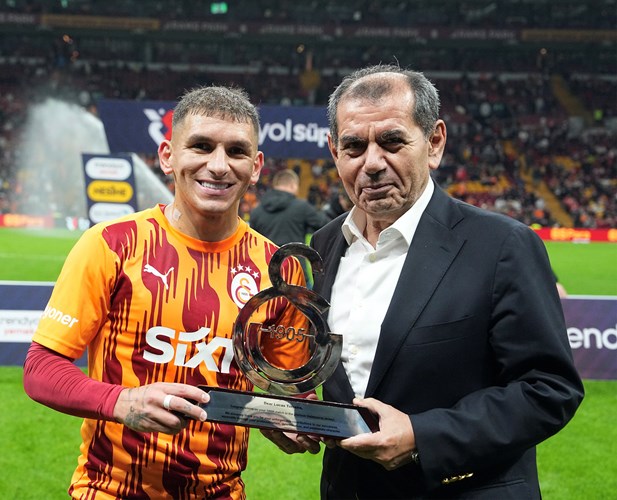 Lucas Torreira’ya  plaket verildi