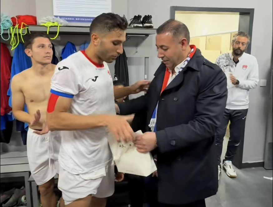 Söz verdi sözünü yerine gitirdi